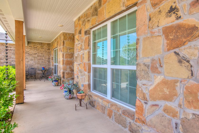 Welcome to your new home! This beautifully maintained 3 bed 2 - photo 6