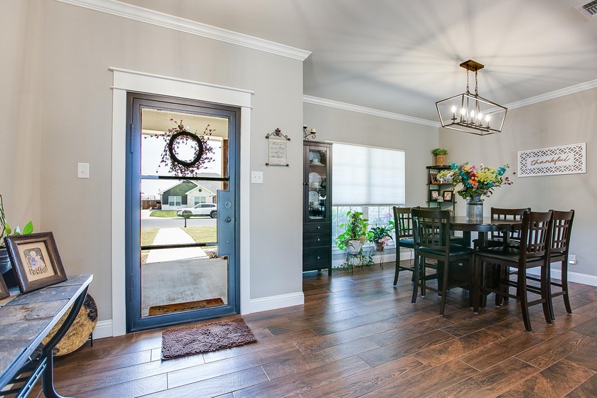 Welcome to your new home! This beautifully maintained 3 bed 2 - photo 7