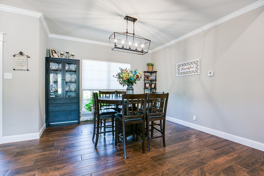 Welcome to your new home! This beautifully maintained 3 bed 2 - photo 8