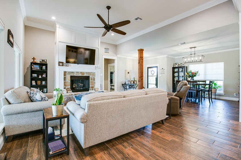 Welcome to your new home! This beautifully maintained 3 bed 2 - photo 10