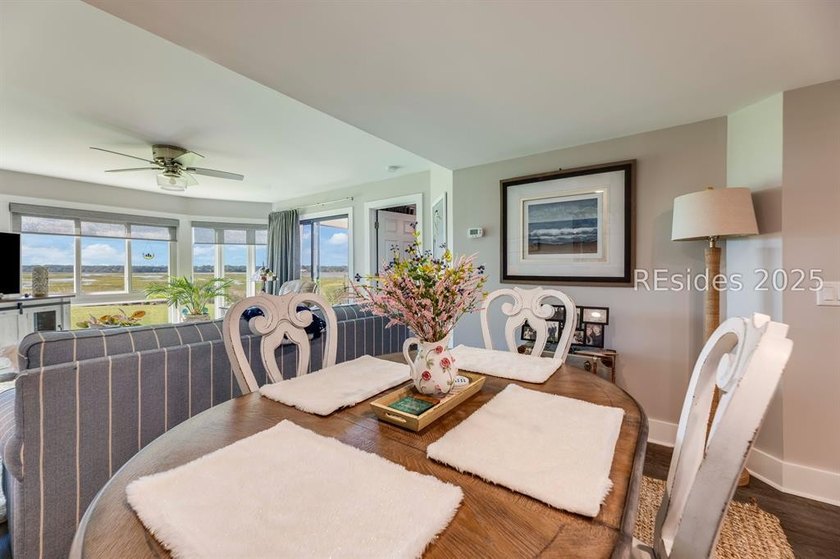 Beautifully maintained 2BR/2BA Newport villa with expansive - photo 7
