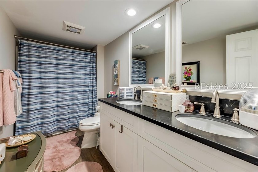 Beautifully maintained 2BR/2BA Newport villa with expansive - photo 10