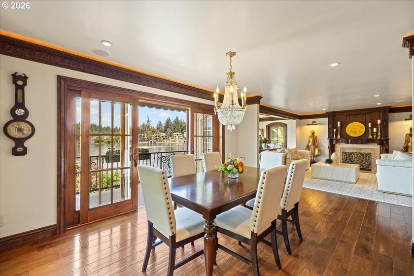 RESORT LIVING ON LAKE OSWEGO'S WATERFRONTBest value on the main - photo 12