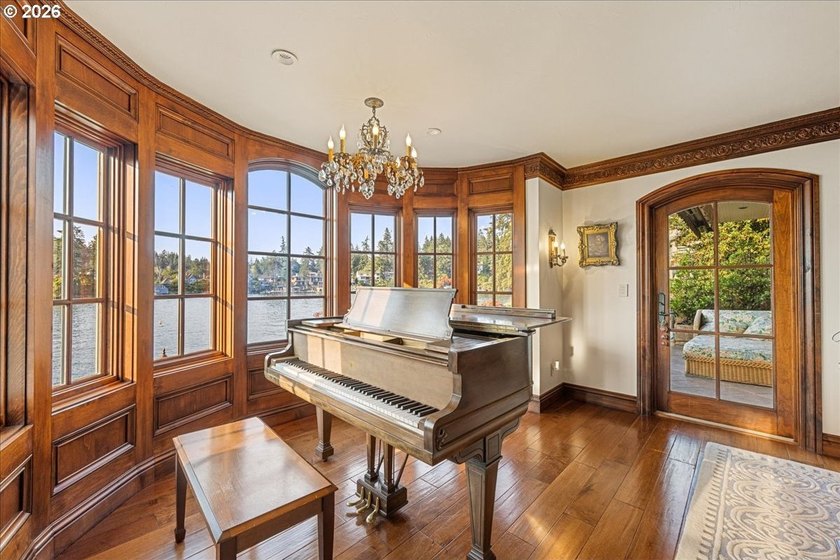 RESORT LIVING ON LAKE OSWEGO'S WATERFRONTBest value on the main - photo 14