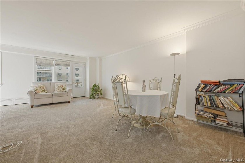 Oceanfront Living at its Finest! Turn-key 1BR/1BA cooperative in - photo 6