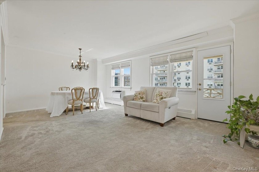 Oceanfront Living at its Finest! Turn-key 1BR/1BA cooperative in - photo 9