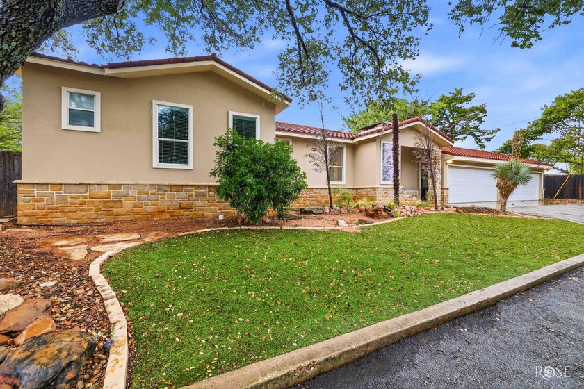 Welcome to your West Texas paradise. This home was completely - photo 2