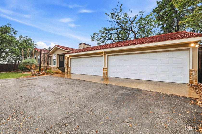 Welcome to your West Texas paradise. This home was completely - photo 3
