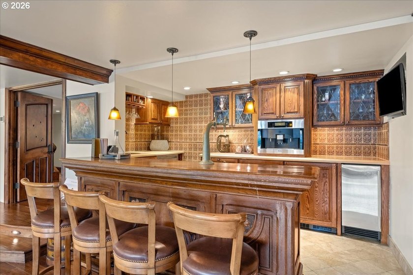 RESORT LIVING ON LAKE OSWEGO'S WATERFRONTBest value on the main - photo 24