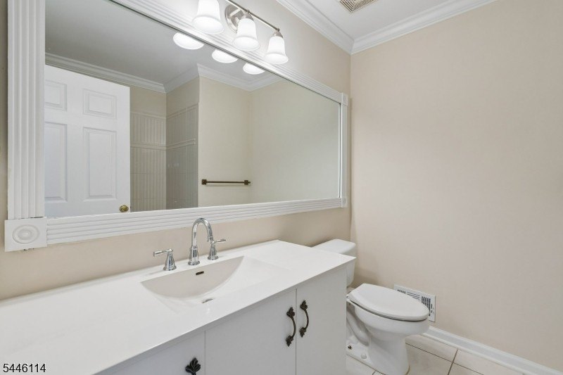 Absolutely beautiful 3-bedroom, 2.5-bath end-unit townhouse - photo 25