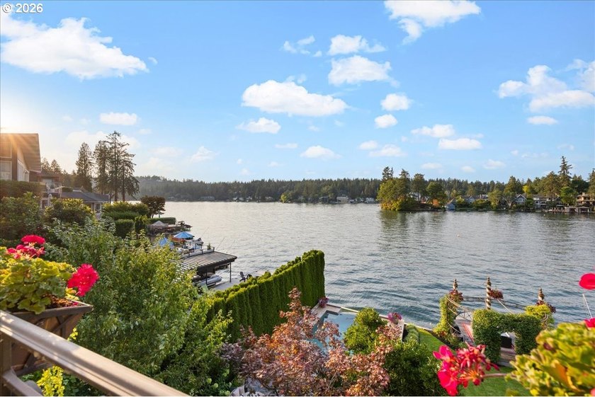 RESORT LIVING ON LAKE OSWEGO'S WATERFRONTBest value on the main - photo 27