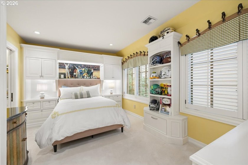 RESORT LIVING ON LAKE OSWEGO'S WATERFRONTBest value on the main - photo 29