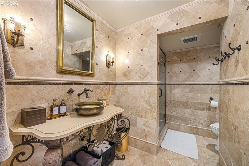 RESORT LIVING ON LAKE OSWEGO'S WATERFRONTBest value on the main - photo 34