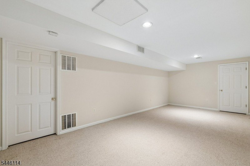 Absolutely beautiful 3-bedroom, 2.5-bath end-unit townhouse - photo 35