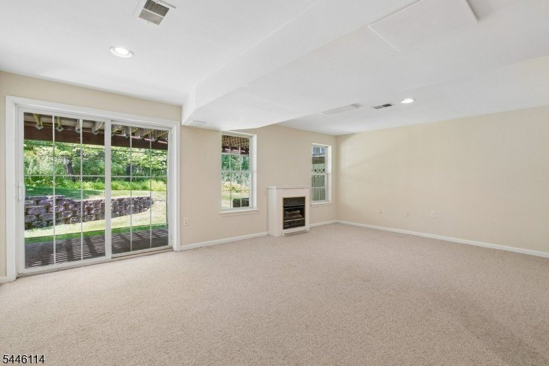 Absolutely beautiful 3-bedroom, 2.5-bath end-unit townhouse - photo 37