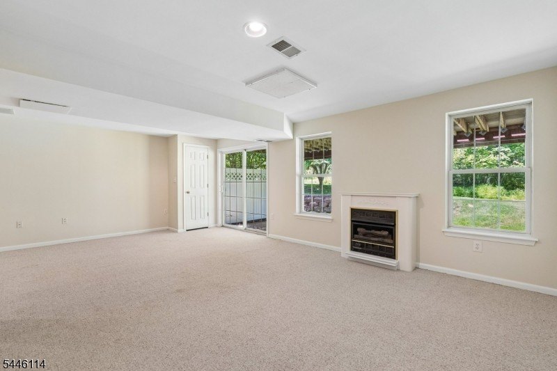 Absolutely beautiful 3-bedroom, 2.5-bath end-unit townhouse - photo 39