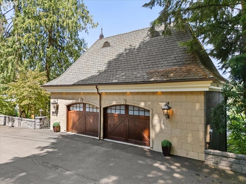 RESORT LIVING ON LAKE OSWEGO'S WATERFRONTBest value on the main - photo 42