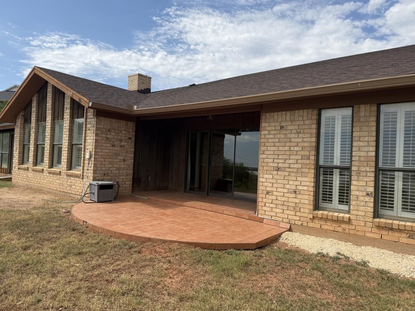 Welcome to Lake Nasworthy. This lake front property has a 3/2 - photo 2