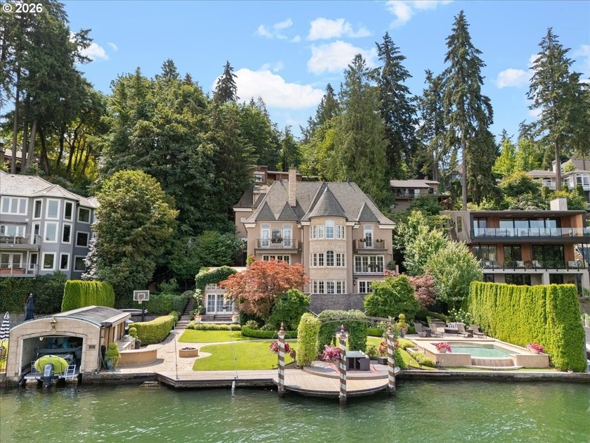 RESORT LIVING ON LAKE OSWEGO'S WATERFRONTBest value on the main - photo 43