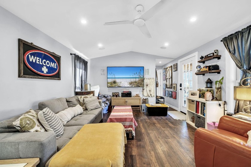 Move-in ready home in growing Freeport, close to the Black Creek - photo 5