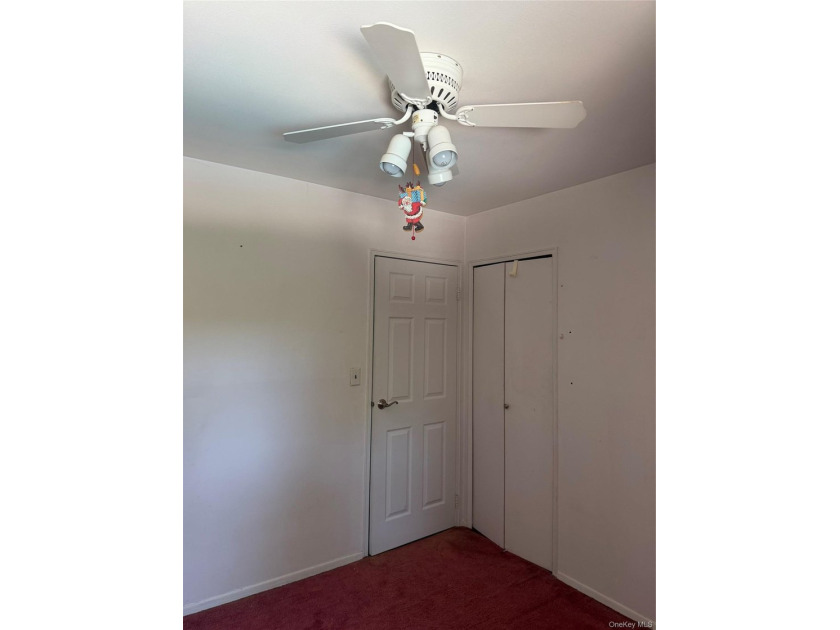 Opportunity awaits in the highly desirable Shoreham-Wading River - photo 2