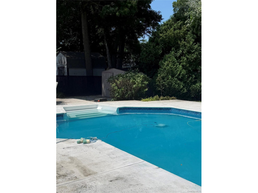 Opportunity awaits in the highly desirable Shoreham-Wading River - photo 4