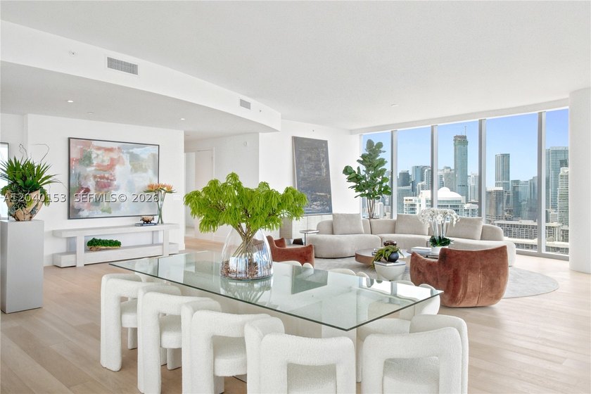 Occupying half of the 34th floor at UNA Residences, this - photo 14