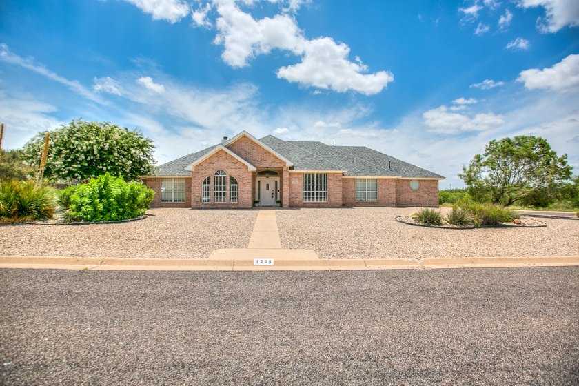 Welcome to this beautifully updated 3-bedroom, 2-bath home in - photo 2