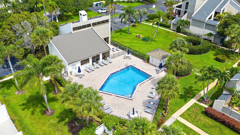 Just a 5-minute walk to Jupiter Beach, this 2-bedroom, 2 bath - photo 23
