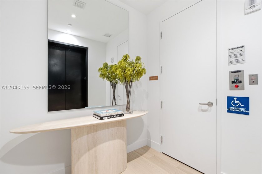 Occupying half of the 34th floor at UNA Residences, this - photo 42