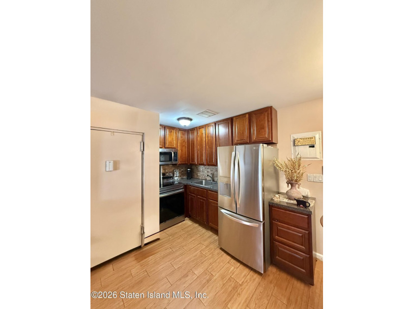 Stop renting and start owning! This move-in-ready 1-bedroom - photo 4