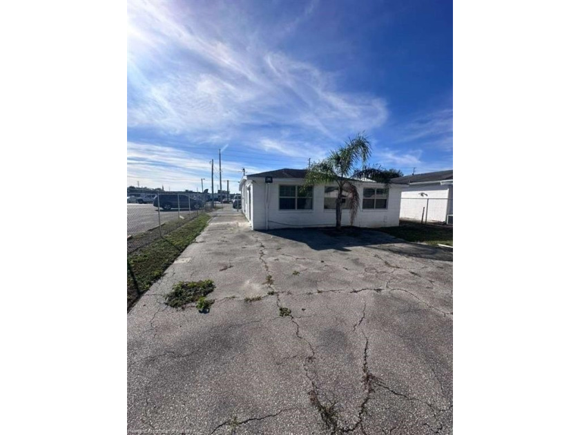 Prime opportunity in downtown Sebring! This versatile - photo 11