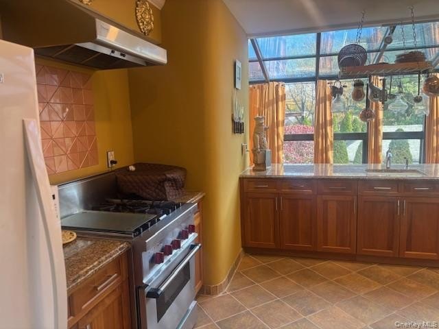 Welcome to this charming home in Staten Island, just five - photo 11