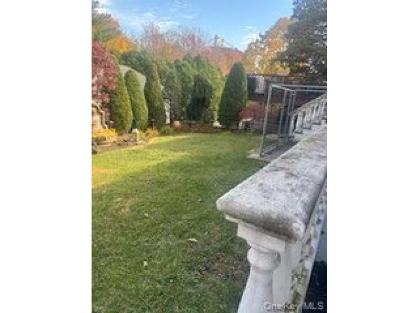 Welcome to this charming home in Staten Island, just five - photo 26