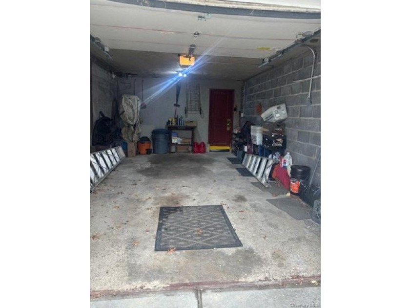 Welcome to this charming home in Staten Island, just five - photo 30