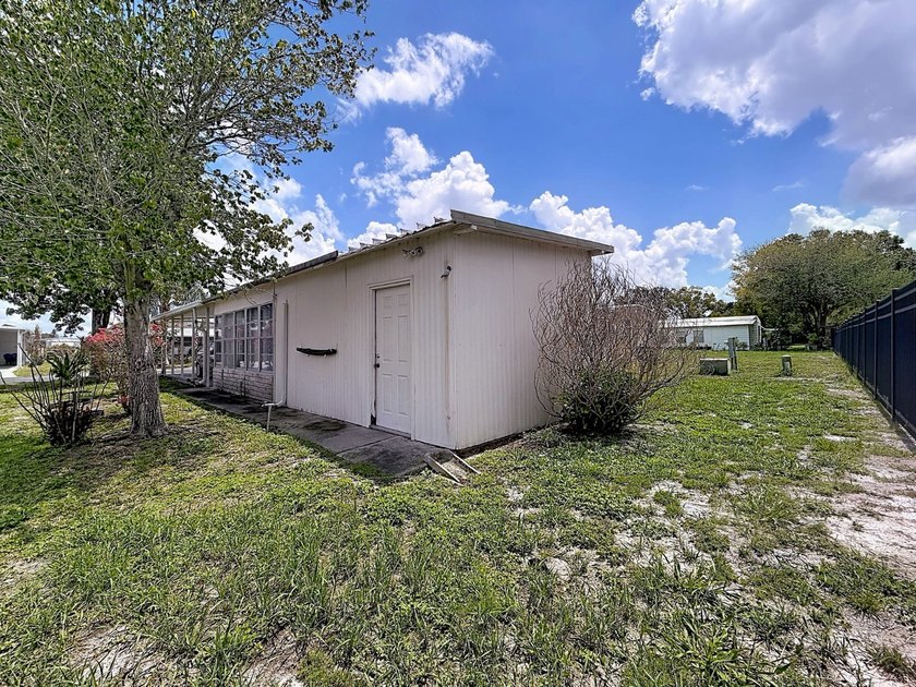 Welcome to this beautifully maintained and exceptionally - photo 31