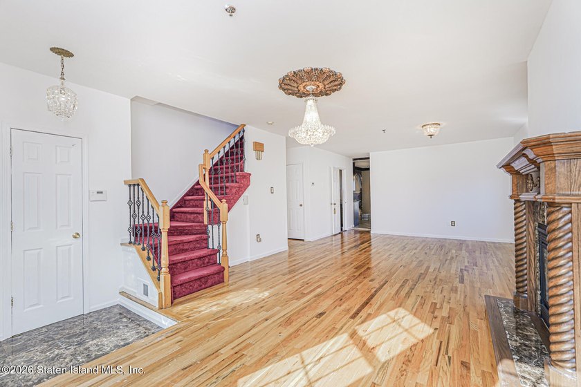 Well-maintained, over 2,000 sq ft detached two-family home - photo 4