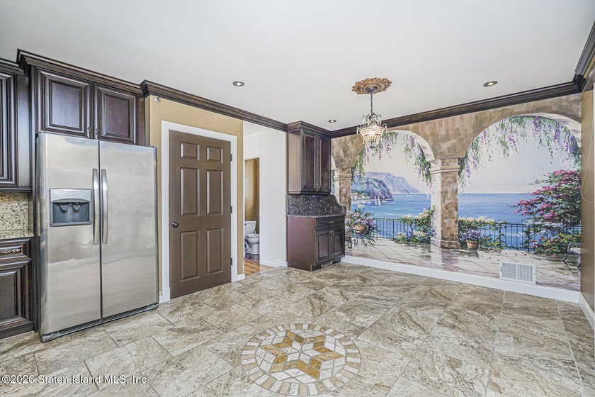 Well-maintained, over 2,000 sq ft detached two-family home - photo 9