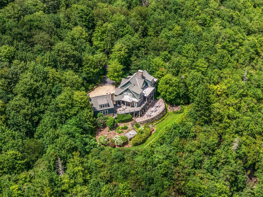 Best Mountain Views in Lake Toxaway! Experience refined mountain - photo 5