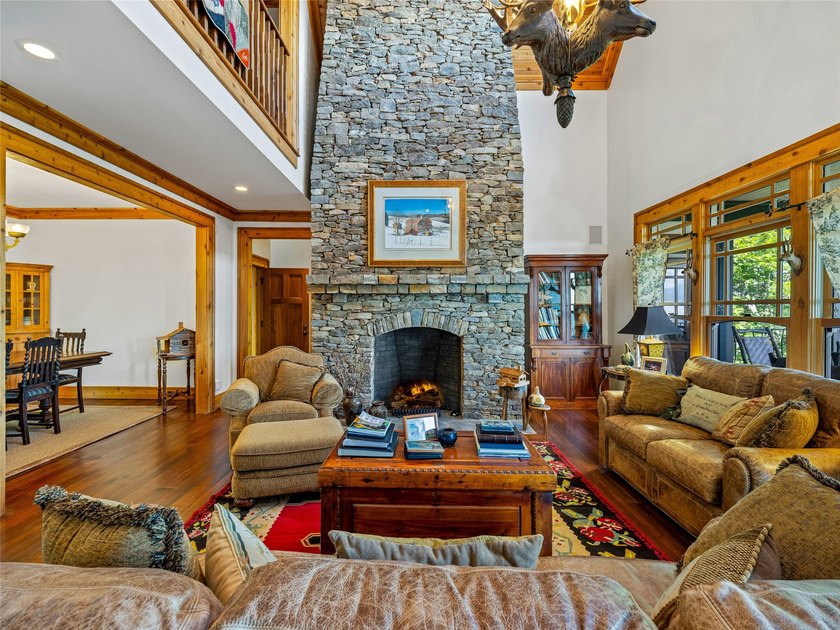 Best Mountain Views in Lake Toxaway! Experience refined mountain - photo 9