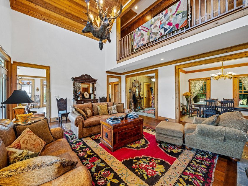 Best Mountain Views in Lake Toxaway! Experience refined mountain - photo 10