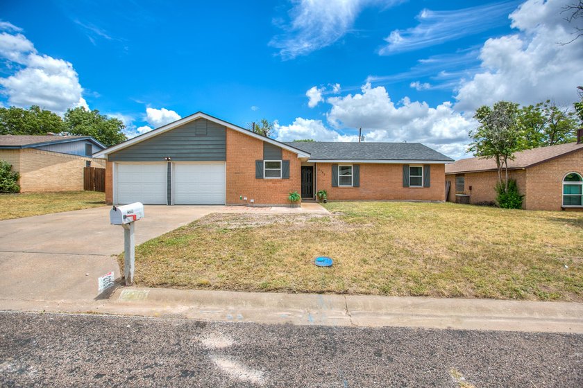 Welcome home to this beautifully updated 4-bedroom, 2-bathroom - photo 2
