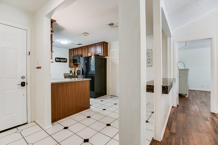 Welcome home to this beautifully updated 4-bedroom, 2-bathroom - photo 7