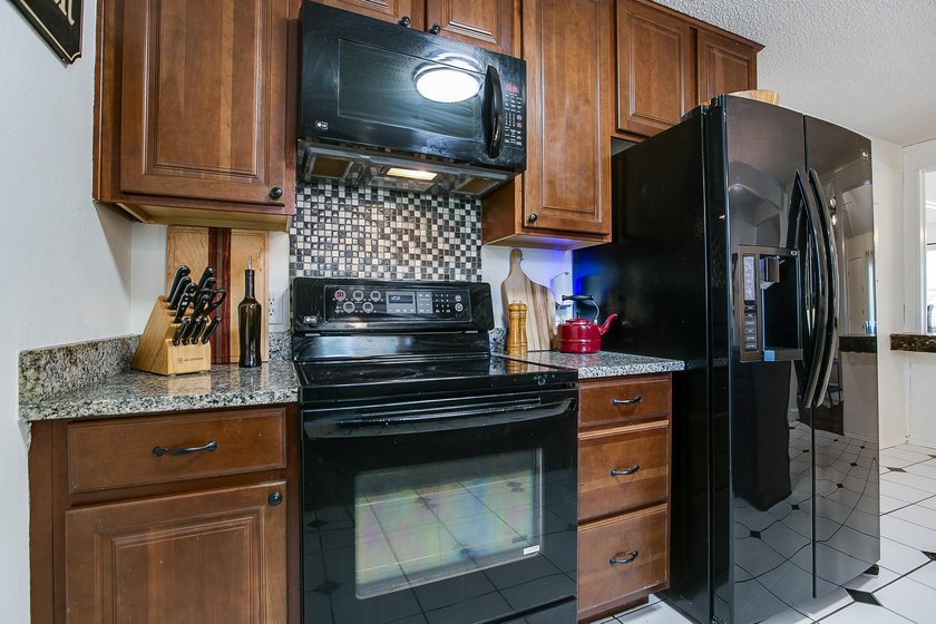 Welcome home to this beautifully updated 4-bedroom, 2-bathroom - photo 10