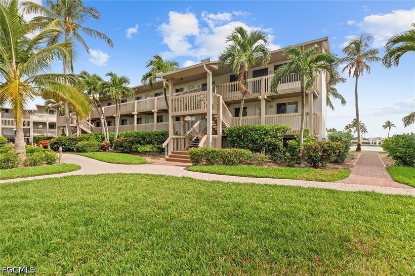 Wake each morning to panoramic yacht harbor views and the gentle - photo 23