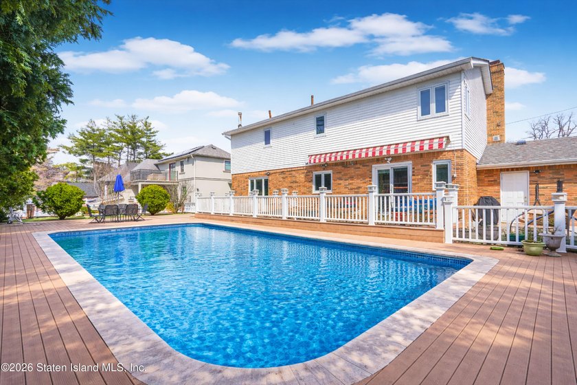 Nestled on a serene cul-de-sac in the prestigious Richmond Town - photo 7