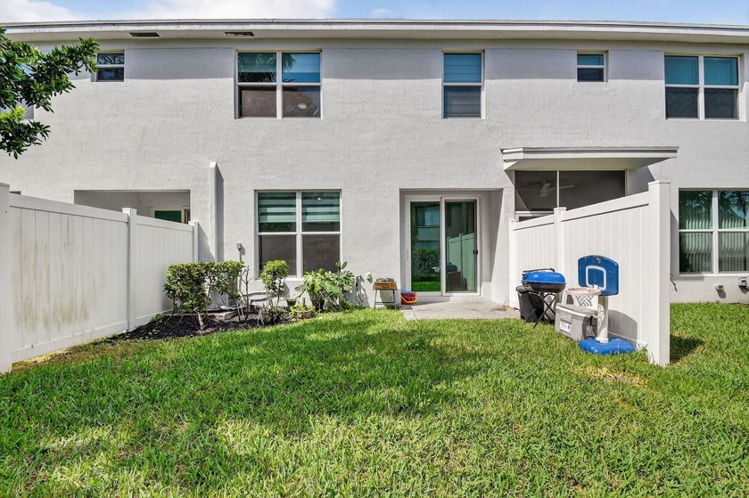 Experience modern luxury in the heart of Lake Worth! Built in - photo 31