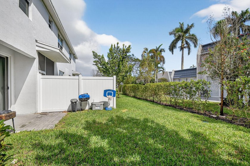 Experience modern luxury in the heart of Lake Worth! Built in - photo 33