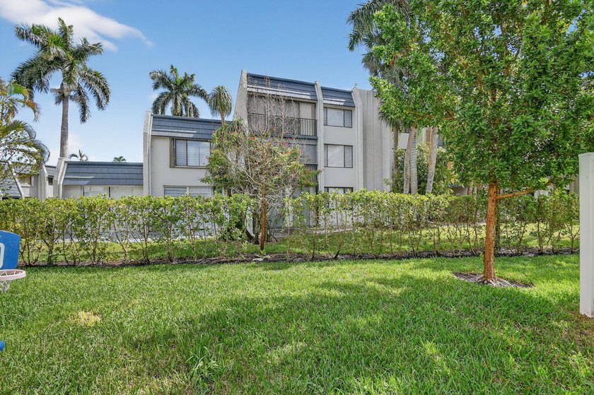 Experience modern luxury in the heart of Lake Worth! Built in - photo 34