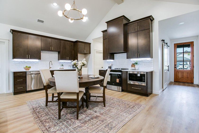 Welcome to this beautifully crafted new construction home - photo 6
